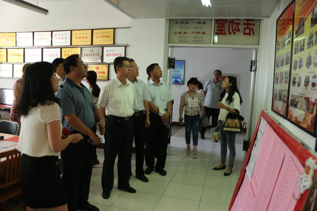 辅导员杨亚珺汇报公司服务型党组织建设工作